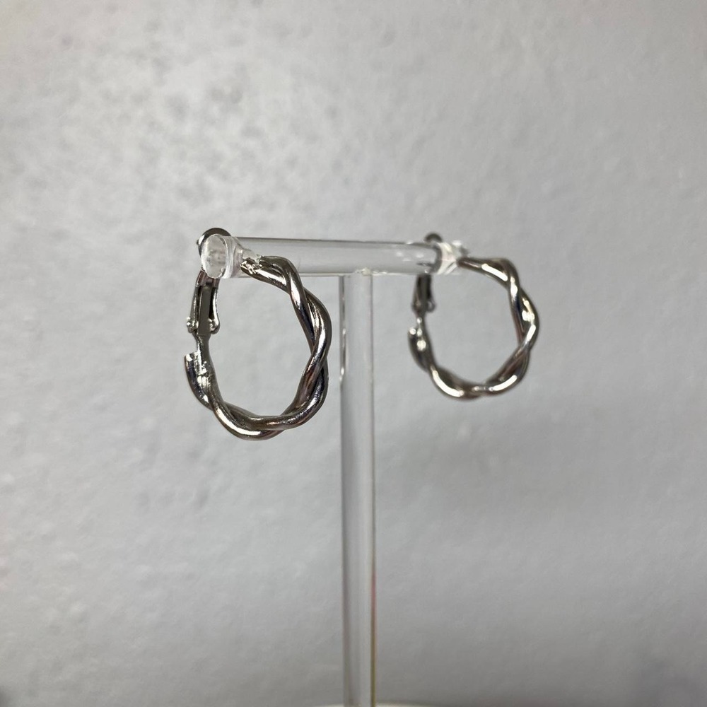 SILVER TWISTED ROUND HOOP EARRINGS BOHO CHIC CAPSULE WARBDROBE EFFORTLESS